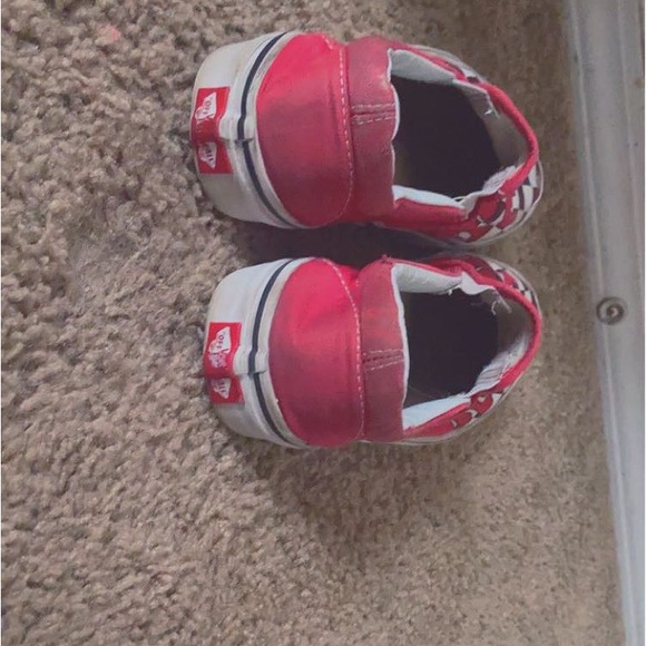 Good condition low red fire drip black and white checkerboard design. - Picture 4 of 5